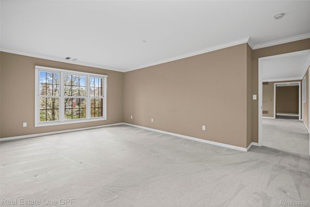 12 Pointe Park Place, Grosse Pointe Park, MI 48230