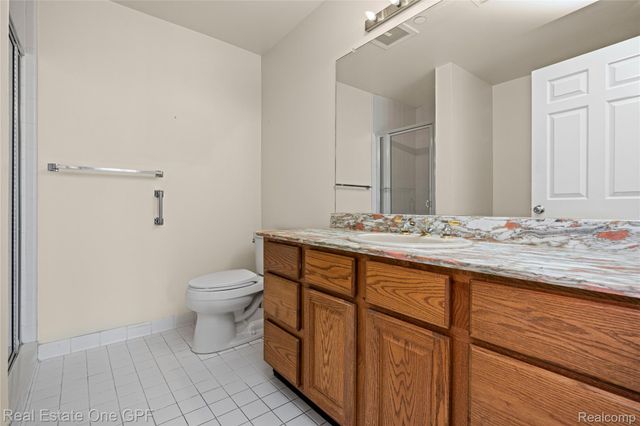 12 Pointe Park Place, Grosse Pointe Park, MI 48230