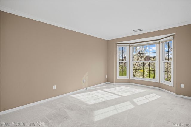 12 Pointe Park Place, Grosse Pointe Park, MI 48230