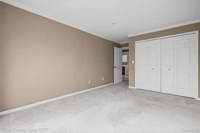 12 Pointe Park Place, Grosse Pointe Park, MI 48230
