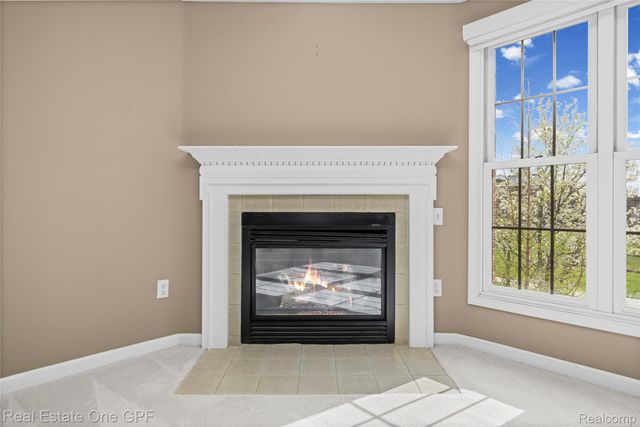 12 Pointe Park Place, Grosse Pointe Park, MI 48230