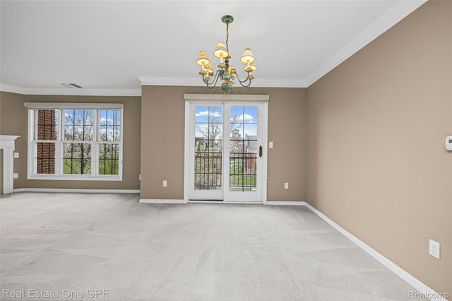 12 Pointe Park Place, Grosse Pointe Park, MI 48230