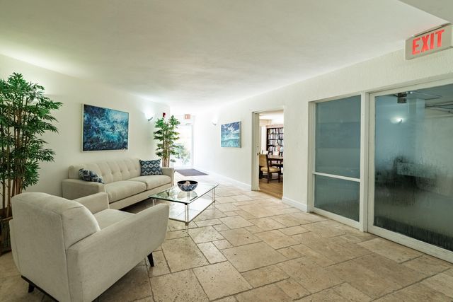 3475 S Ocean Boulevard 508, Palm Beach, FL 33480