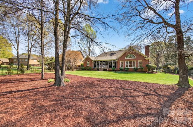 12800 Darby Chase Drive, Charlotte, NC 28277