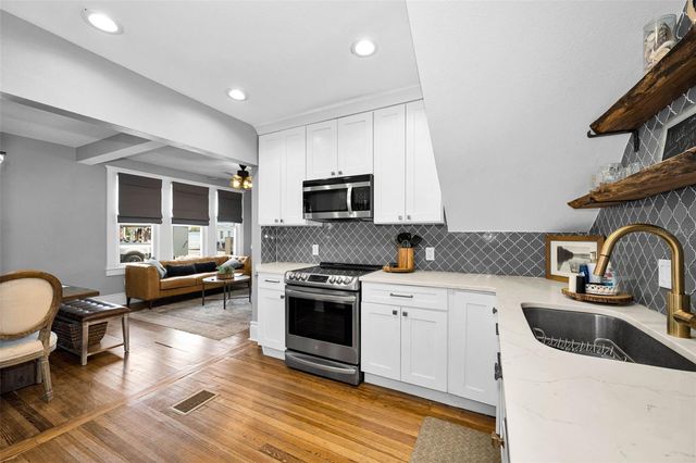 133 N PINELLAS AVENUE, Tarpon Springs, FL 34689