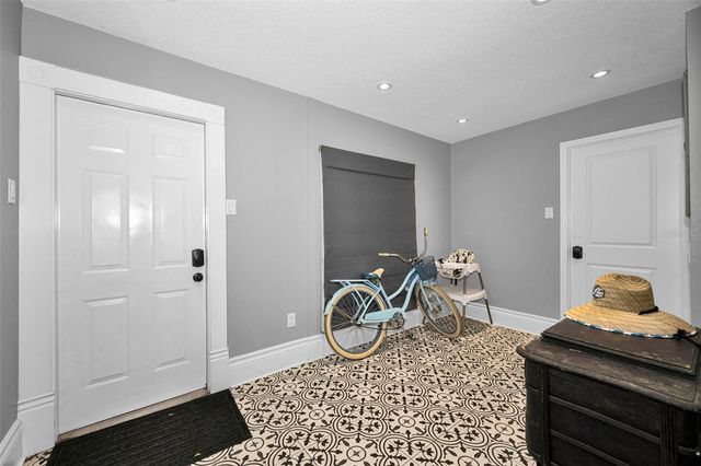133 N PINELLAS AVENUE, Tarpon Springs, FL 34689