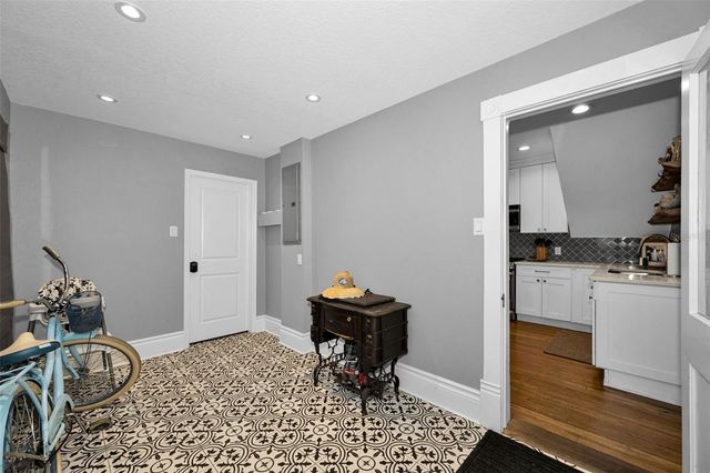 133 N PINELLAS AVENUE, Tarpon Springs, FL 34689