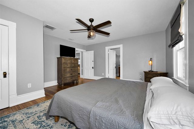 133 N PINELLAS AVENUE, Tarpon Springs, FL 34689