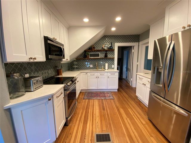 133 N PINELLAS AVENUE, Tarpon Springs, FL 34689