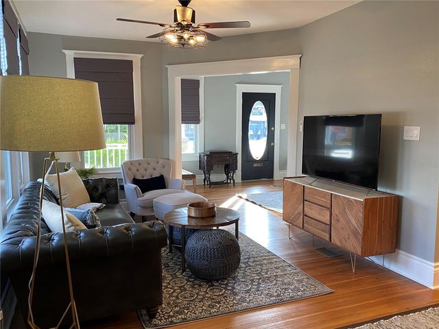 133 N PINELLAS AVENUE, Tarpon Springs, FL 34689