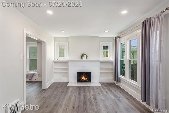 202 N Washington Avenue, Royal Oak, MI 48067