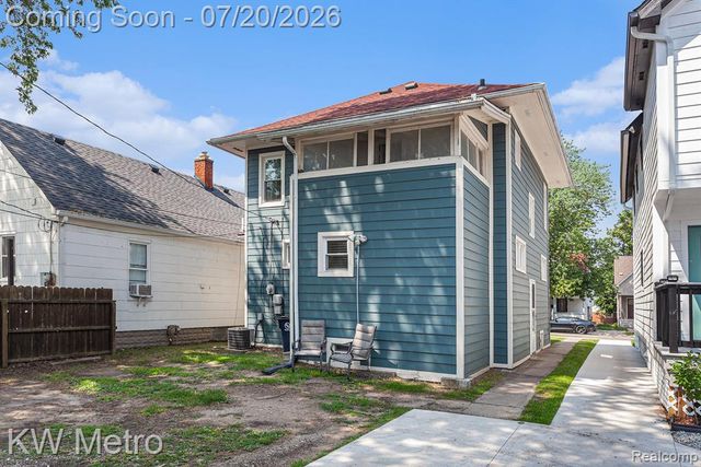 202 N Washington Avenue, Royal Oak, MI 48067