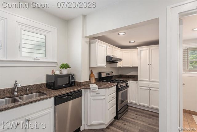 202 N Washington Avenue, Royal Oak, MI 48067