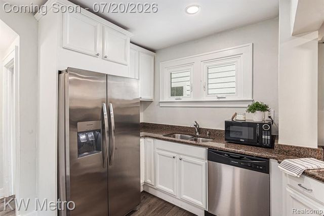 202 N Washington Avenue, Royal Oak, MI 48067
