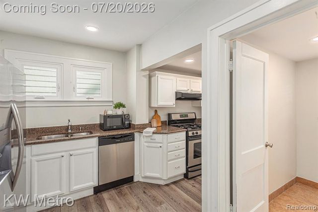 202 N Washington Avenue, Royal Oak, MI 48067