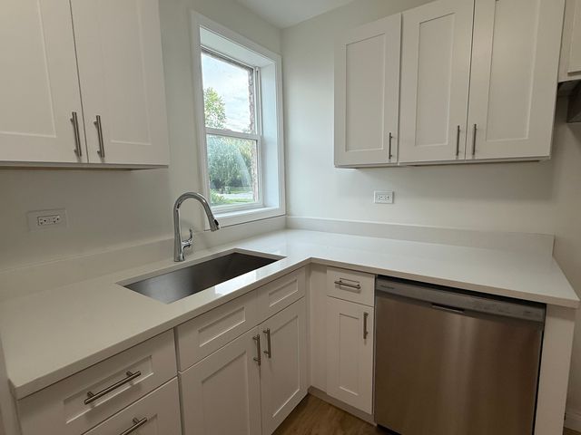 10855 S Komensky Avenue, Oak Lawn, IL 60453