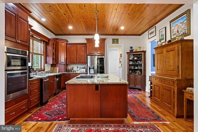 20147 WOODTRAIL RD, Round Hill, VA 20141