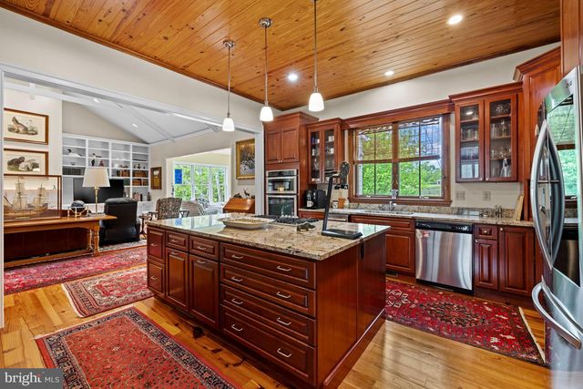 20147 WOODTRAIL RD, Round Hill, VA 20141