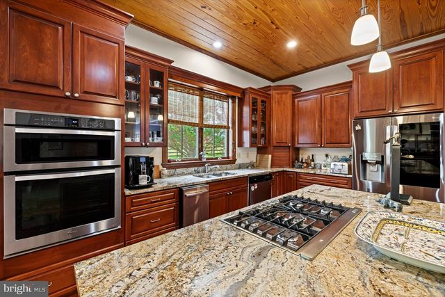 20147 WOODTRAIL RD, Round Hill, VA 20141