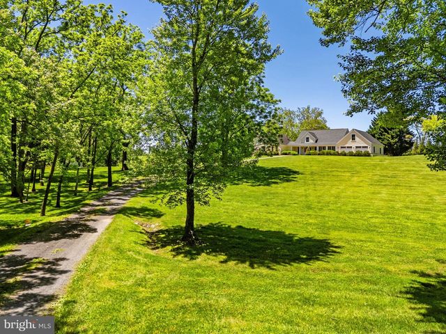 20147 WOODTRAIL RD, Round Hill, VA 20141