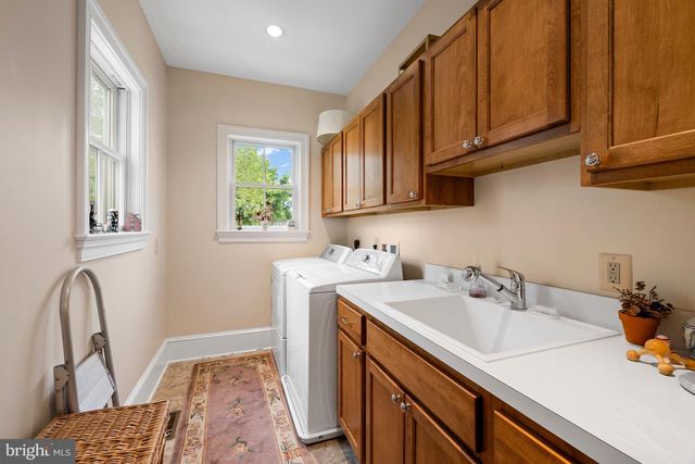 20147 WOODTRAIL RD, Round Hill, VA 20141