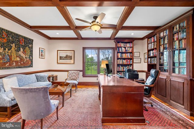 20147 WOODTRAIL RD, Round Hill, VA 20141