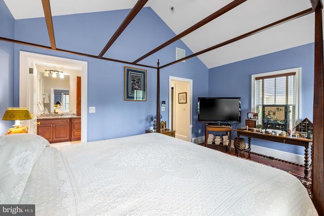 20147 WOODTRAIL RD, Round Hill, VA 20141