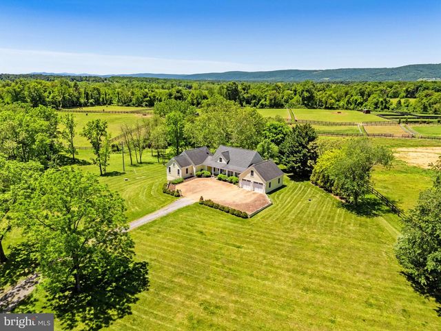 20147 WOODTRAIL RD, Round Hill, VA 20141