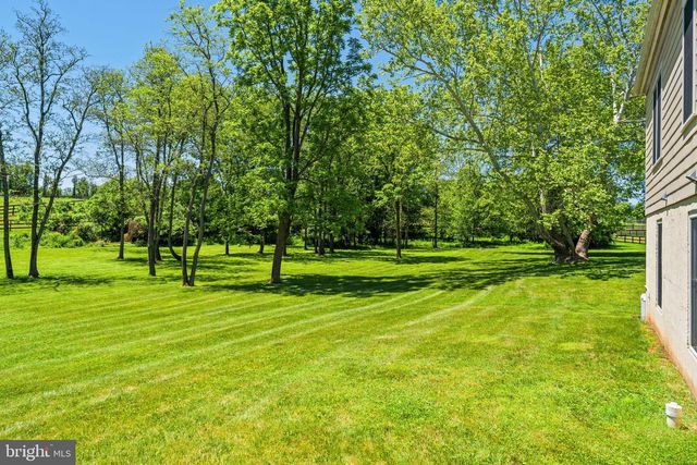 20147 WOODTRAIL RD, Round Hill, VA 20141