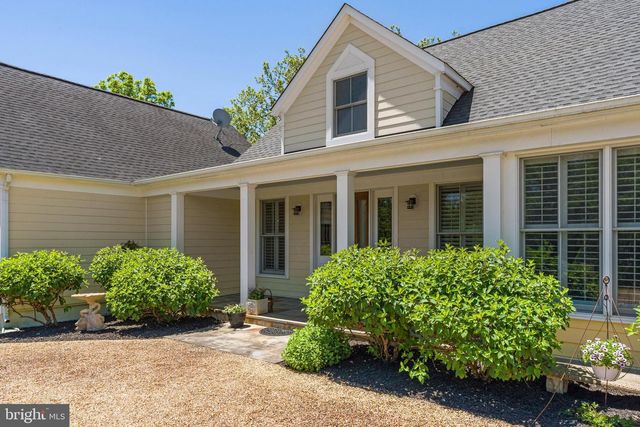 20147 WOODTRAIL RD, Round Hill, VA 20141