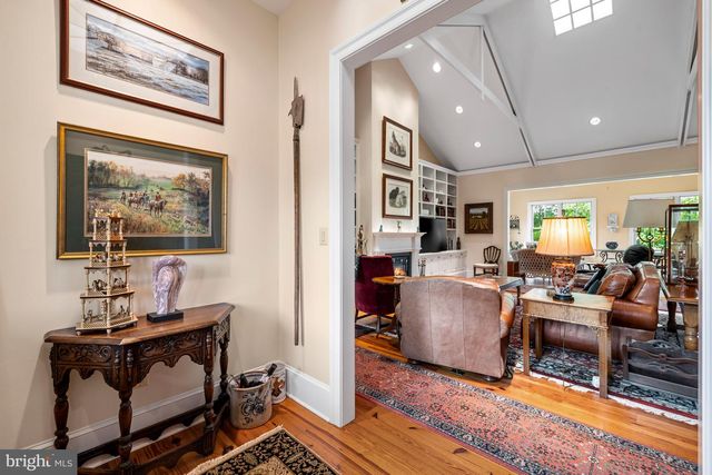 20147 WOODTRAIL RD, Round Hill, VA 20141