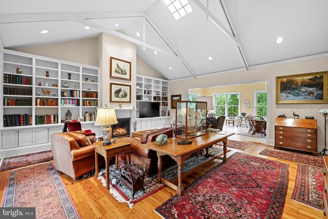 20147 WOODTRAIL RD, Round Hill, VA 20141