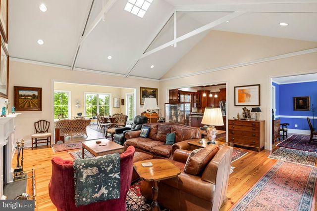 20147 WOODTRAIL RD, Round Hill, VA 20141