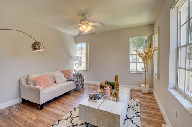310 Belmont Place 310, Boynton Beach, FL 33436
