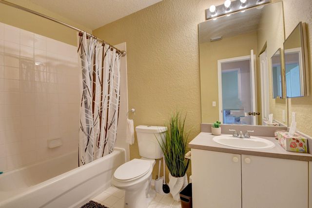 310 Belmont Place 310, Boynton Beach, FL 33436