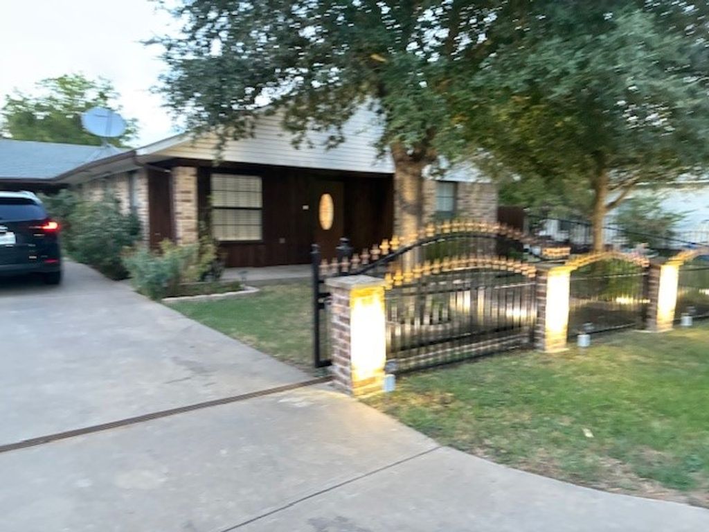 311 E 9th Street, Ferris, TX 75125