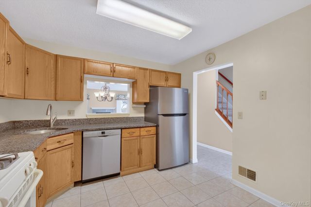 50 Jonathan Drive, Mahopac, NY 10541