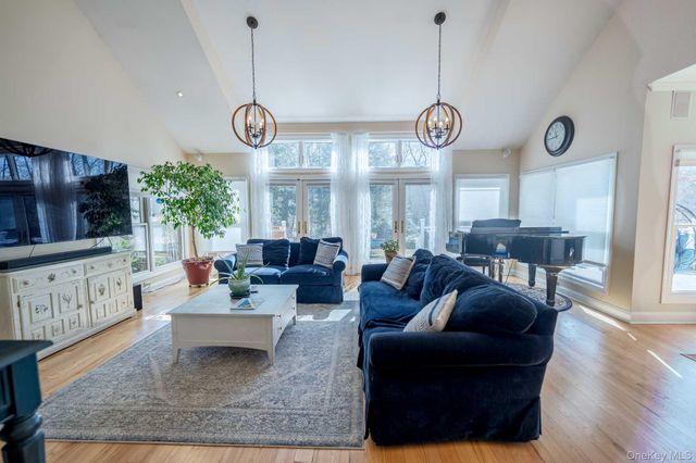 5 Ocean Avenue, Northport, NY 11768