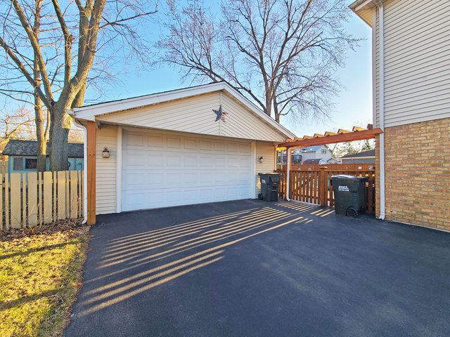 5831 W 109th Street, Chicago Ridge, IL 60415