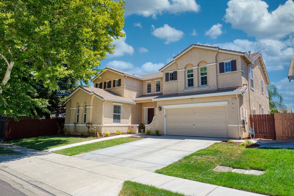 1212 Jasmine Dr, Patterson, CA 95363