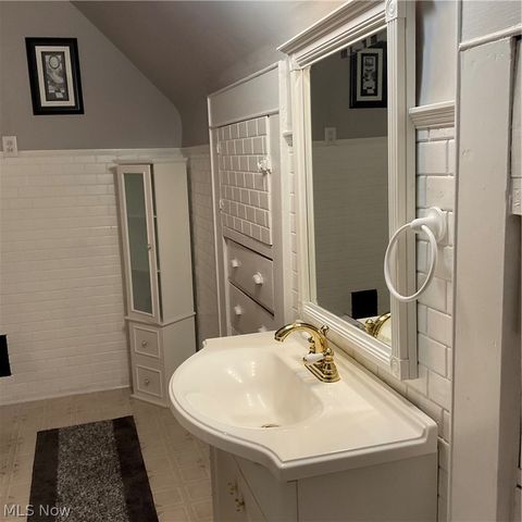 1926 Walnut Boulevard, Ashtabula, OH 44004
