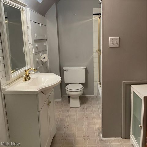 1926 Walnut Boulevard, Ashtabula, OH 44004