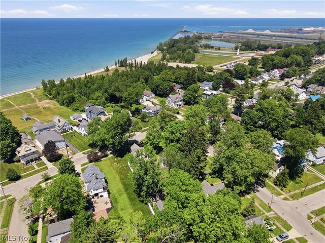 1926 Walnut Boulevard, Ashtabula, OH 44004