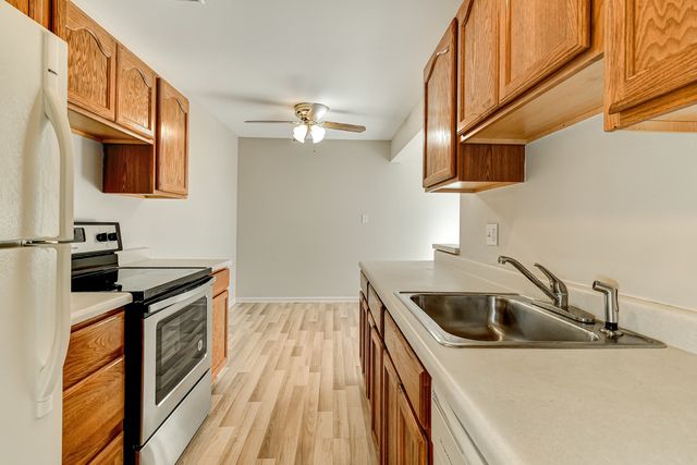 7413 Brookdale Drive 209, Darien, IL 60561