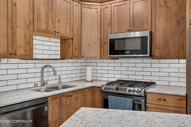 6510 E 16th Avenue, Anchorage, AK 99504
