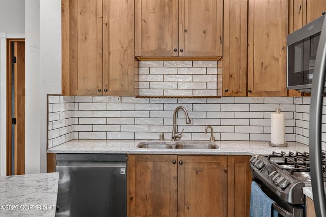 6510 E 16th Avenue, Anchorage, AK 99504