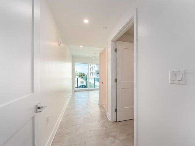 15 AVALON STREET 303, Clearwater Beach, FL 33767