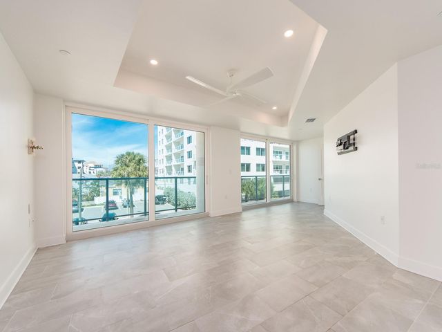 15 AVALON STREET 303, Clearwater Beach, FL 33767