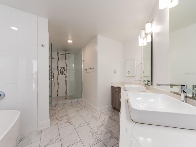 15 AVALON STREET 303, Clearwater Beach, FL 33767