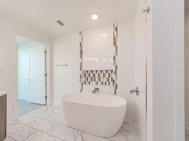 15 AVALON STREET 303, Clearwater Beach, FL 33767